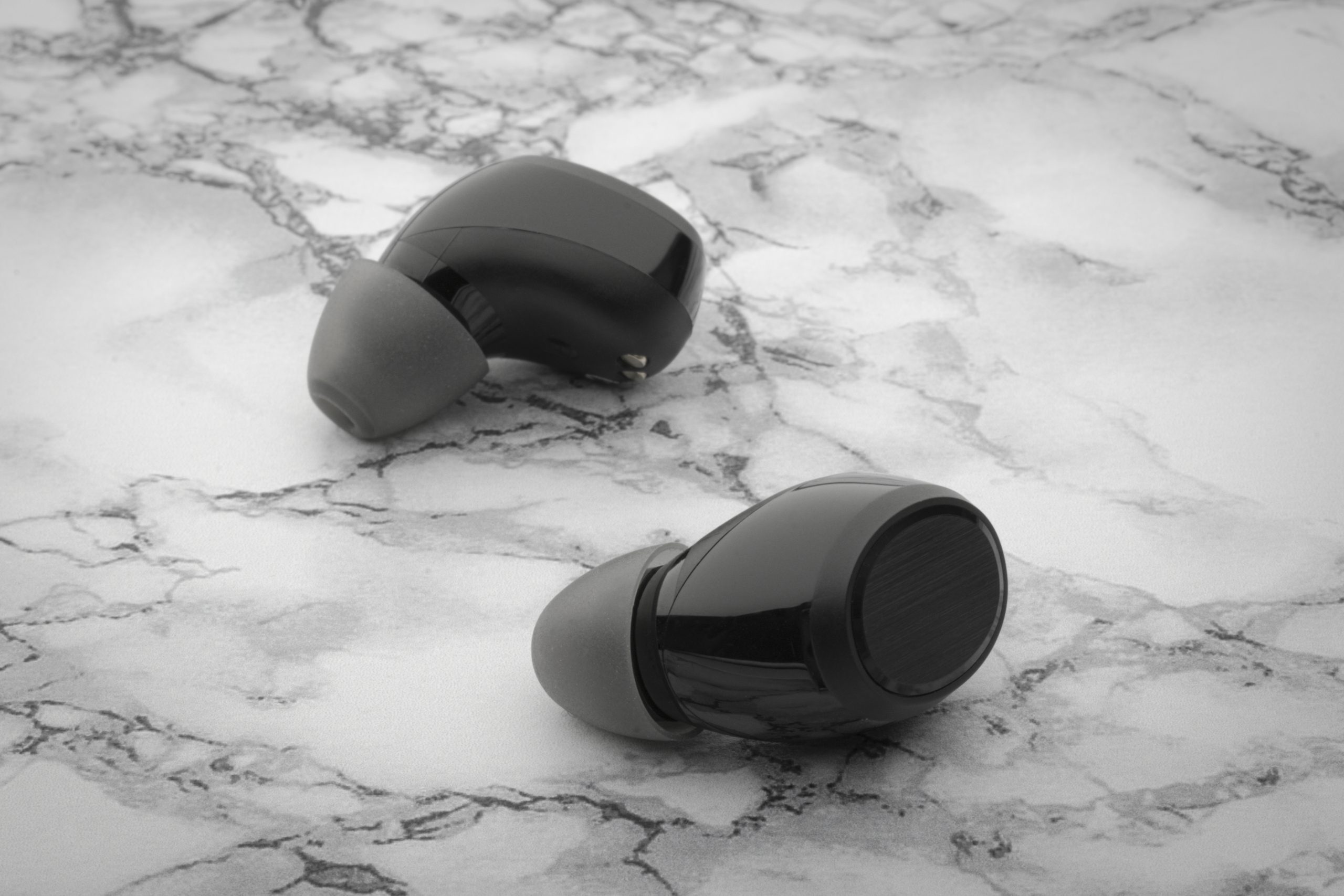 Brandcharger Aria T6S PRO earbuds marble table
